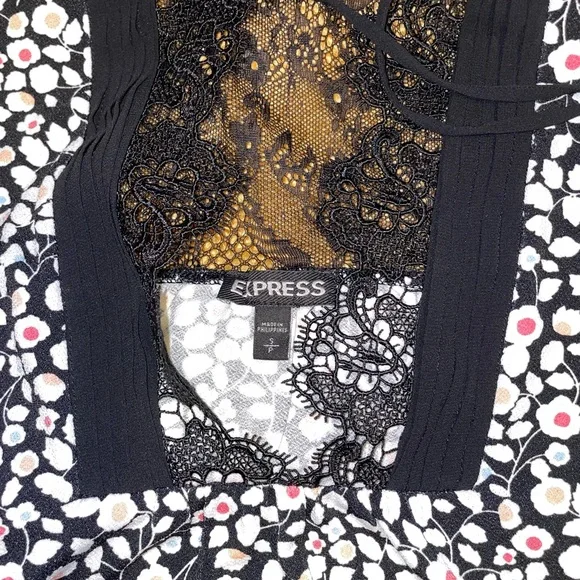 Floral Express Blouse - Picture 3 of 4